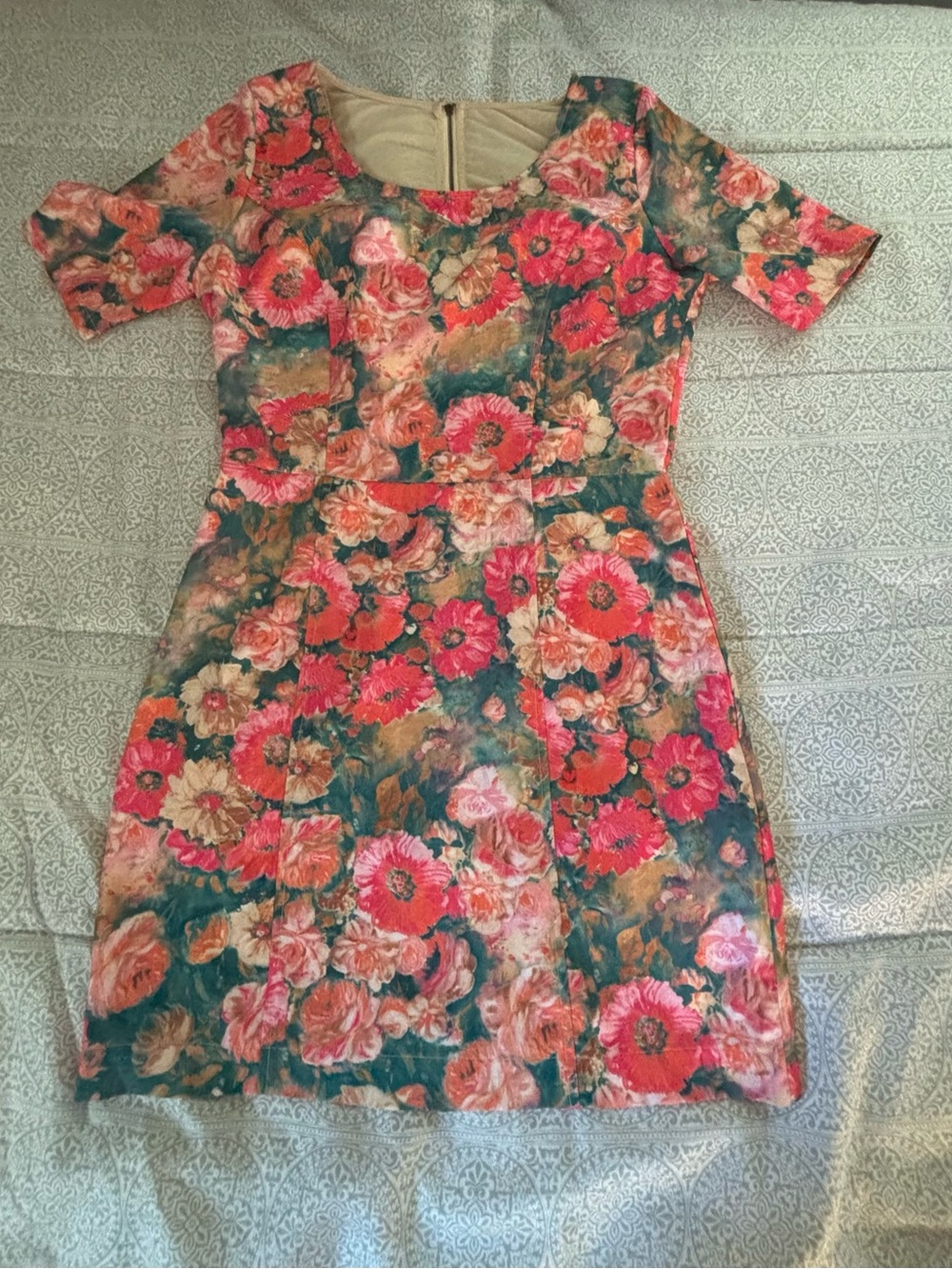 Gianni Bini Coral & Green Floral Scoop Neck Mini Dress. Size medium. Fully lined
